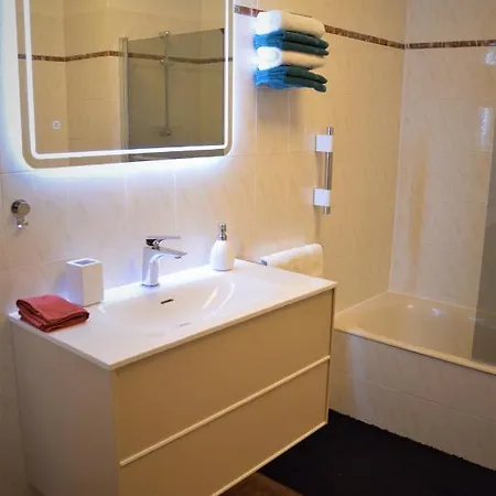 Grand T2 Standing Proche Centre Et Plages Vue Panoramique Parking Prive Daire Ajaccio (Corsica)