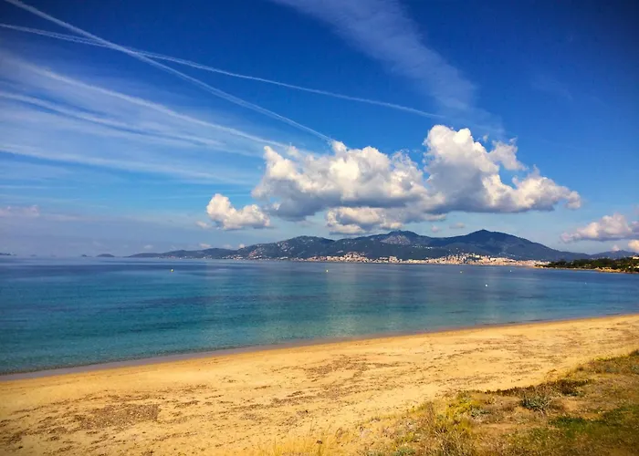 Appartement Grand T2 Standing Proche Centre Et Plages Vue Panoramique Parking Prive