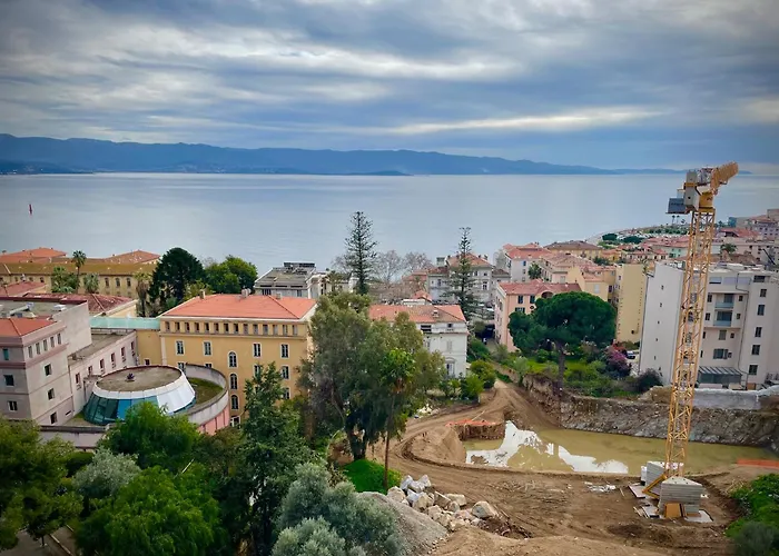 Grand T2 Standing Proche Centre Et Plages Vue Panoramique Parking Prive *